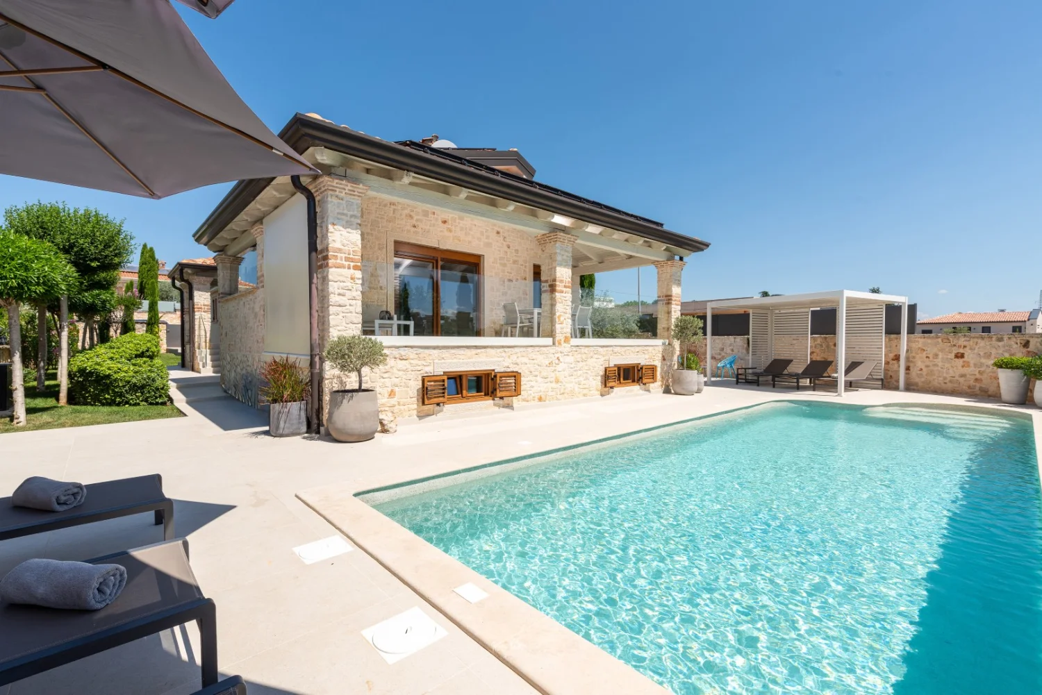 Villa Hardy with private pool and sauna – slika 1